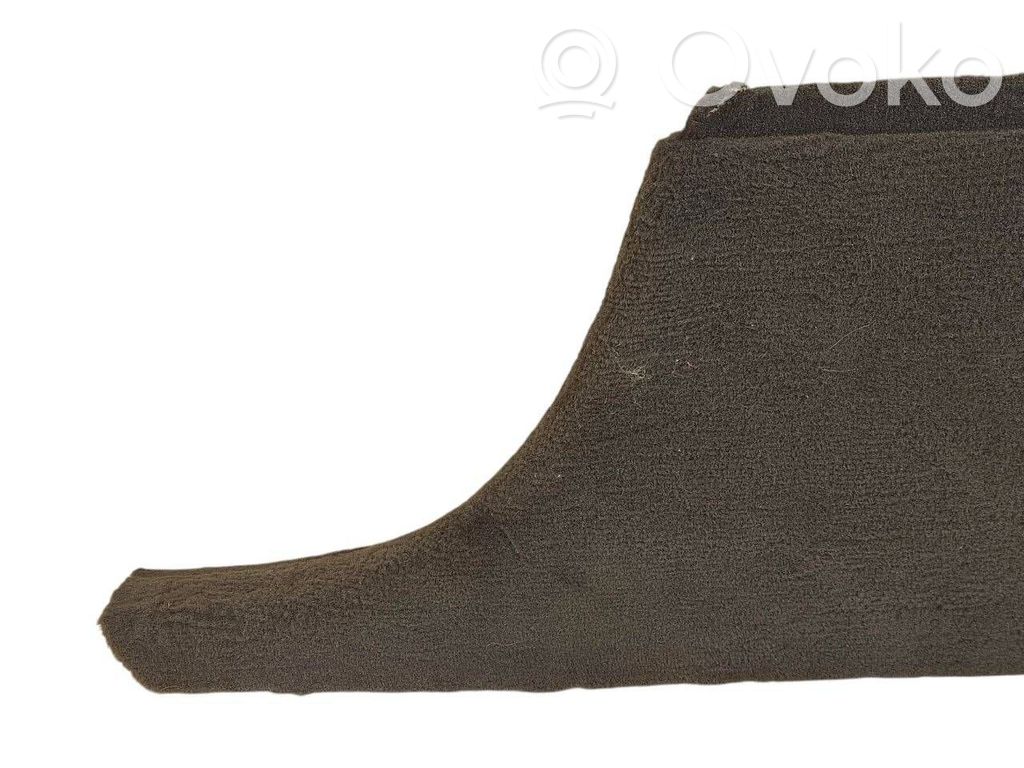 (B) statņa dekoratīvā apdare (apakšdaļa)