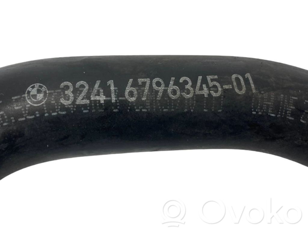 Caurulīte (-es) / šļūtene (-es)