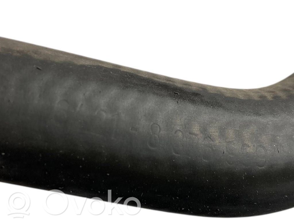 Caurulīte (-es) / šļūtene (-es)