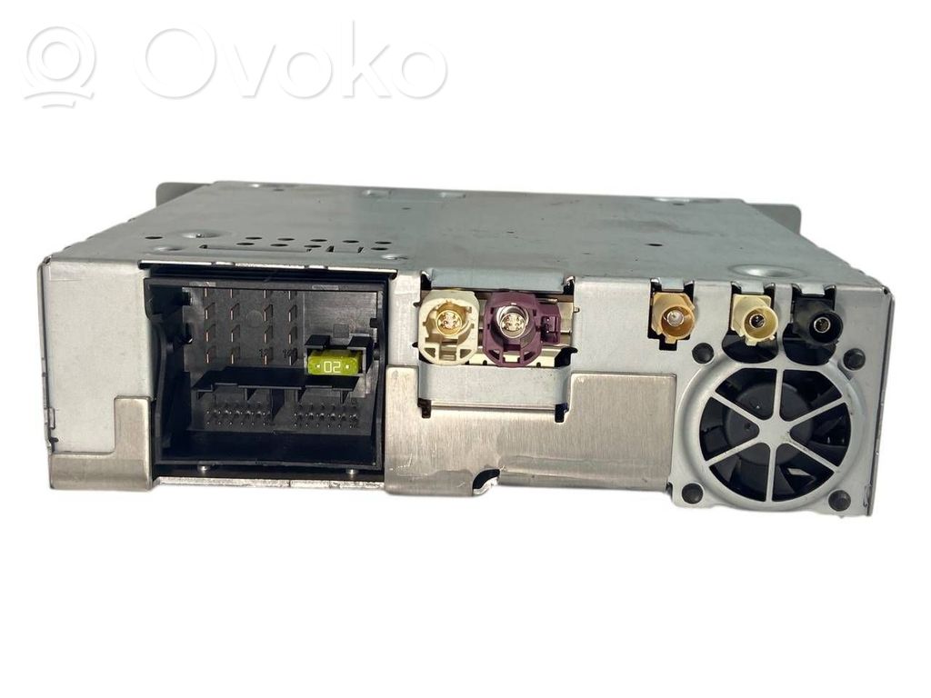 Radio / CD/DVD atskaņotājs / navigācija