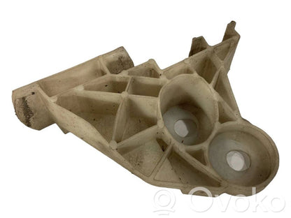 Priekšpusē bampera turētājs