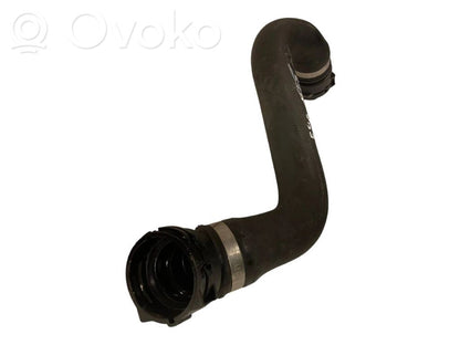 Caurulīte (-es) / šļūtene (-es)