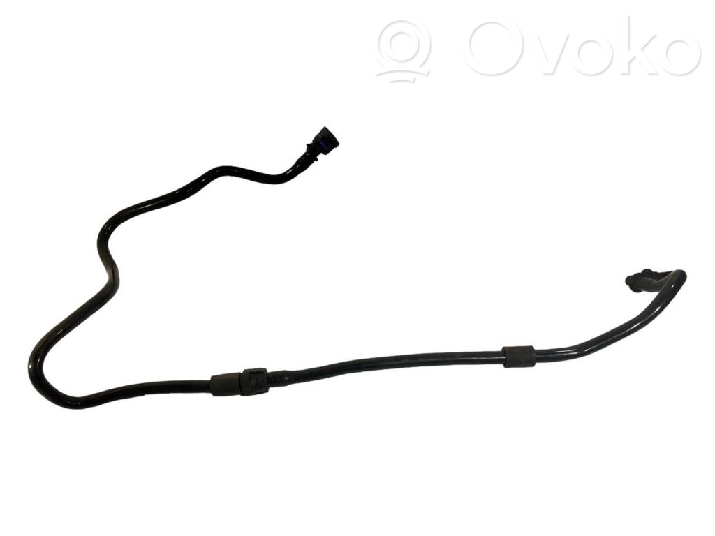 Caurulīte (-es) / šļūtene (-es)