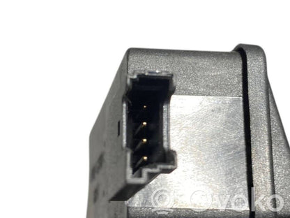 Aizmugurējā pārsega slēdzene