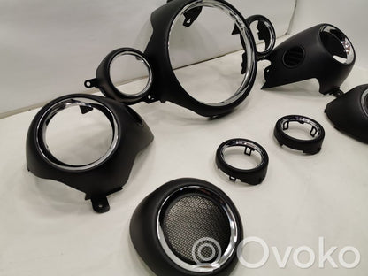 Instrumentu paneļa dekoratīvā apdare