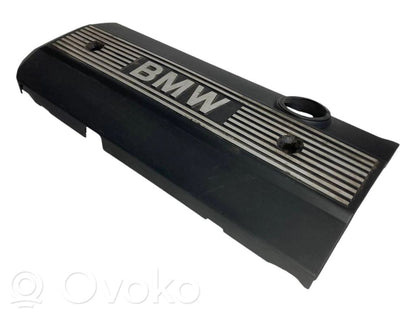 Dzinēja pārsegs (dekoratīva apdare)