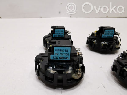 Динамик(и) в передней двери