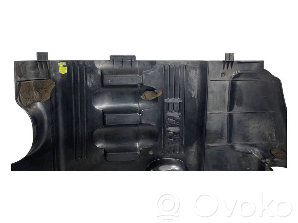 Dzinēja pārsegs (dekoratīva apdare)