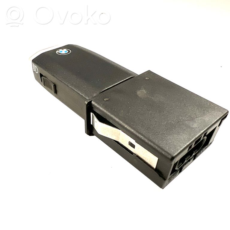 Портативный фонарик в бардачке