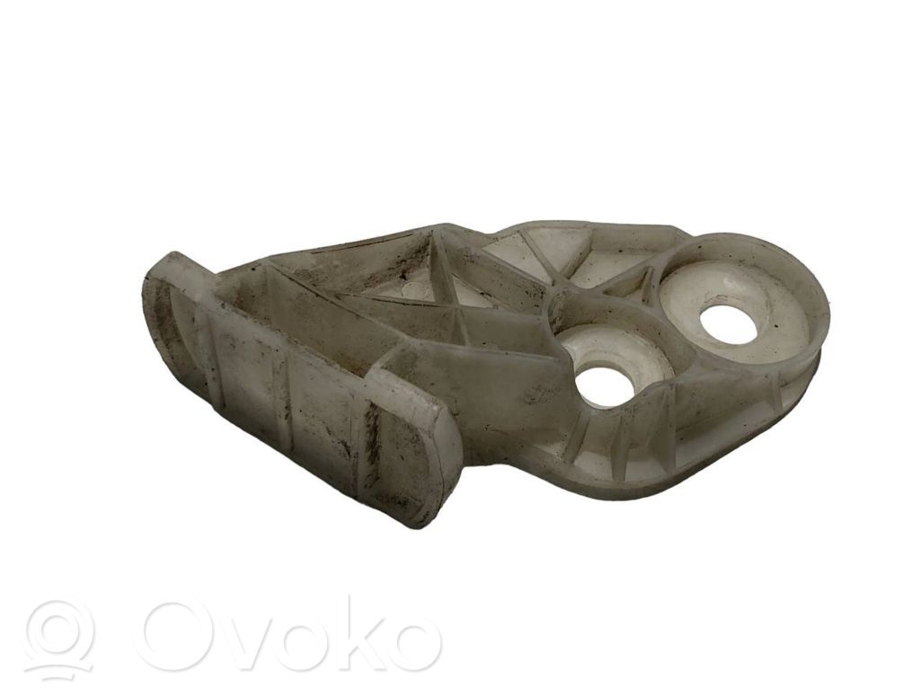 Priekšpusē bampera turētājs