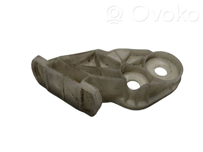 Priekšpusē bampera turētājs