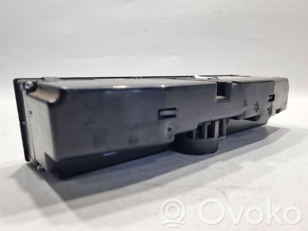 Gaisa kondicioniera / klimata kontroles / salona apsildes vadības bloks (salonā)