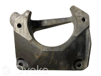 Engine mounting bracket