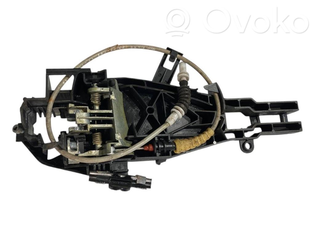 Aizmugurē turētājs / kronšteins ārējam atvēršanas rokturim