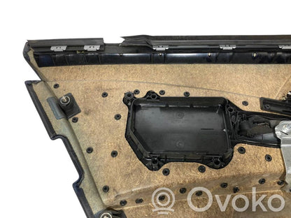 Apšuvums aizmugurējām durvīm