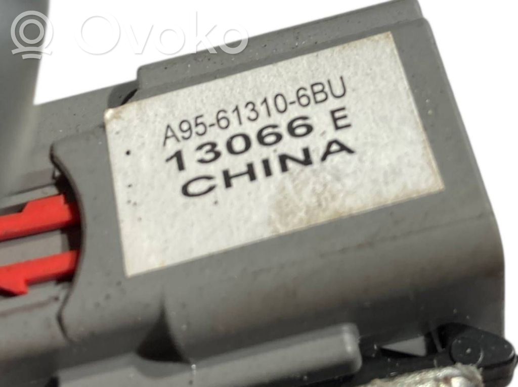 Aizmugurējā pārsega slēdzene