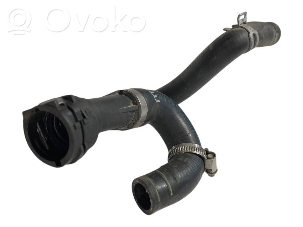 Caurulīte (-es) / šļūtene (-es)