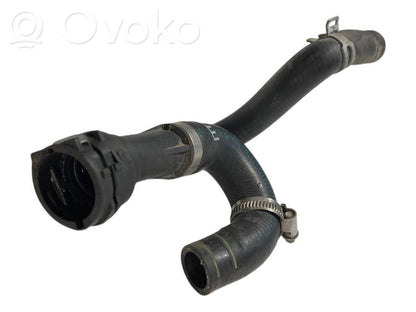 Caurulīte (-es) / šļūtene (-es)