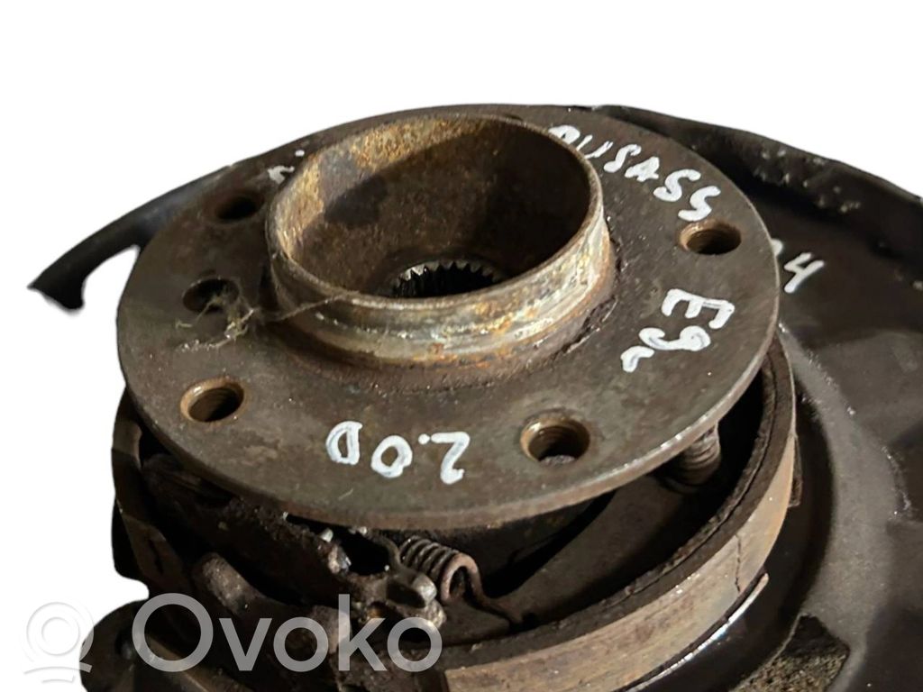 Aizmugurē riteņa rumbas vārpstas šarnīrs (stupica, capfa)