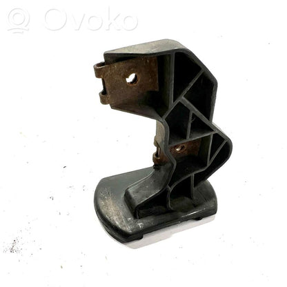 Priekšpusē bampera turētājs