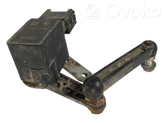 Augstuma sensors (priekšējo lukturu)