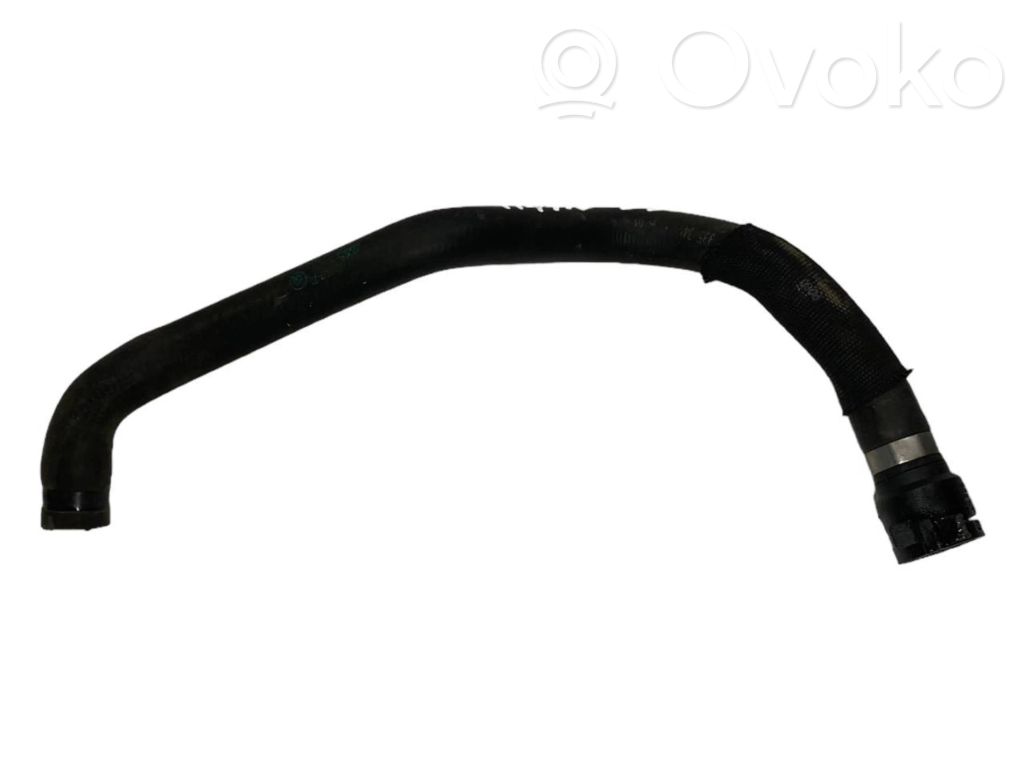 Caurulīte (-es) / šļūtene (-es)