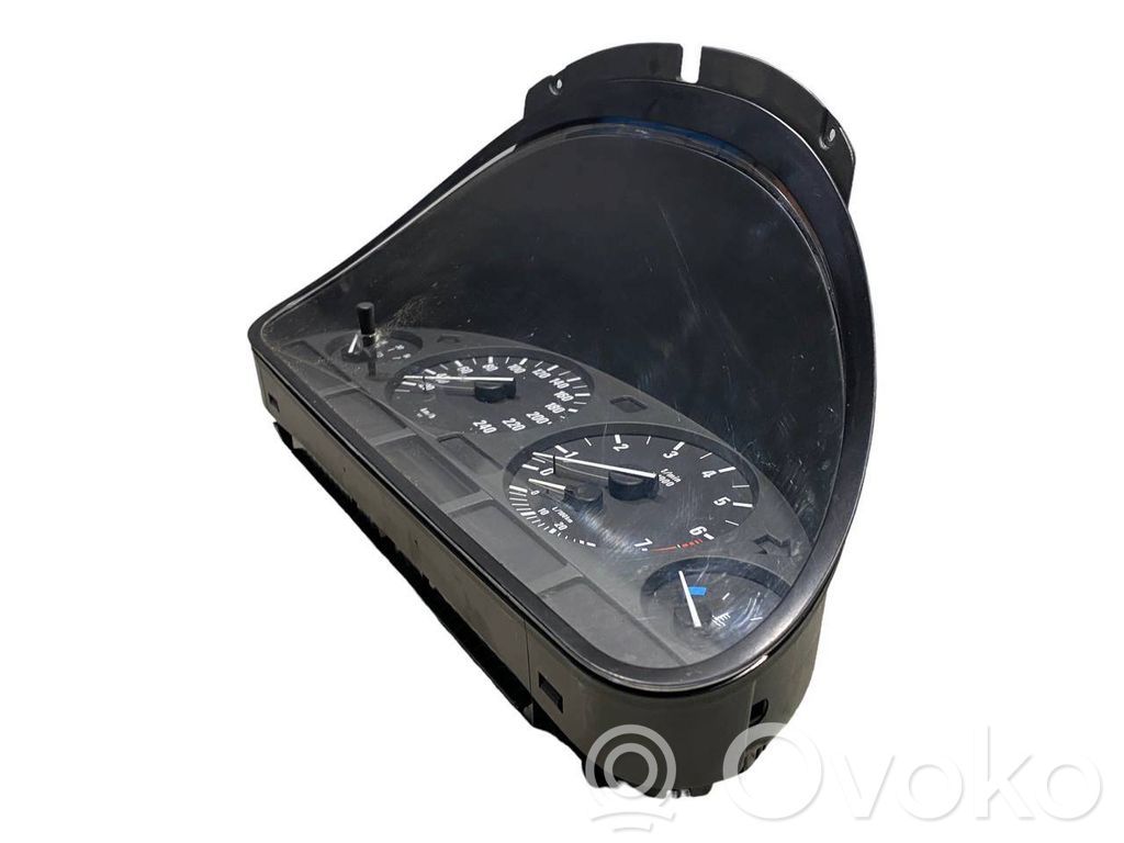 Speedometer (in the instrument panel)
