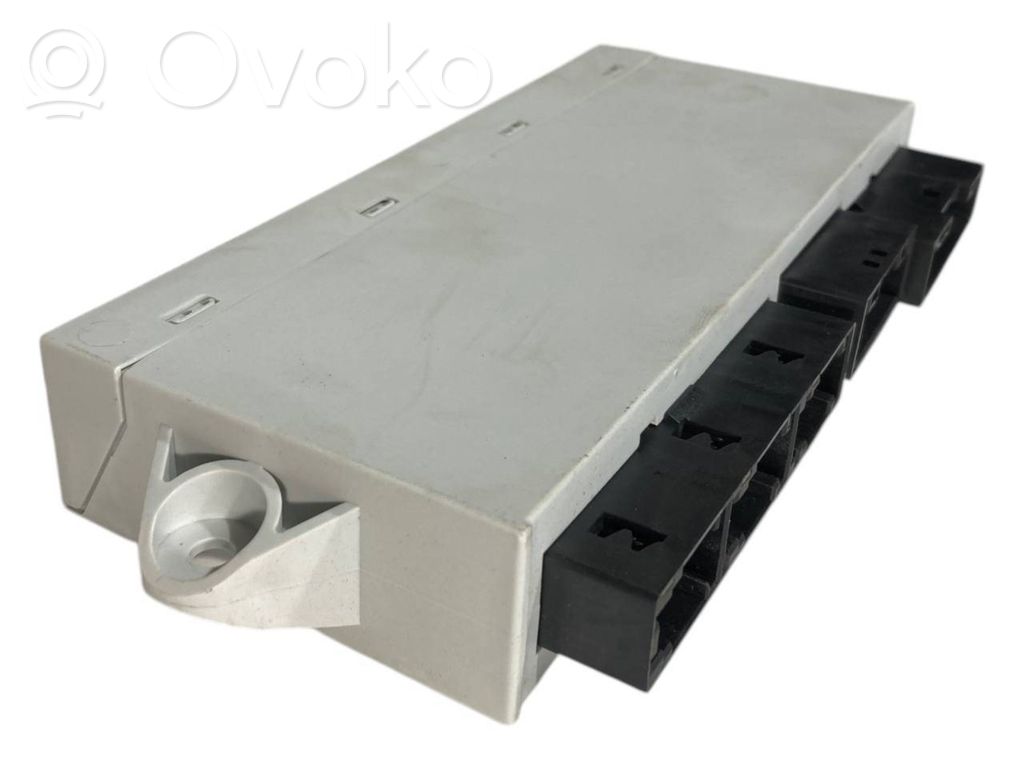 Durvju vadības bloks