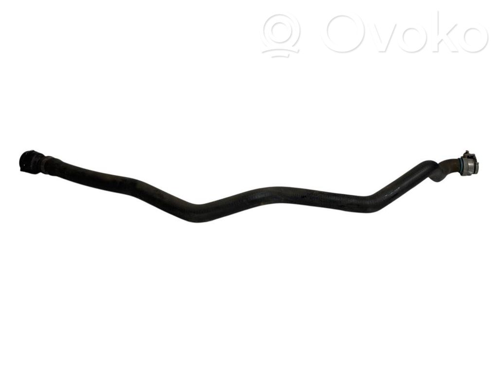 Caurulīte (-es) / šļūtene (-es)