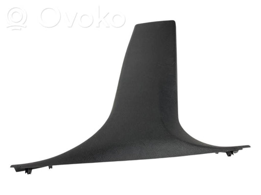 (B) statņa dekoratīvā apdare (apakšdaļa)
