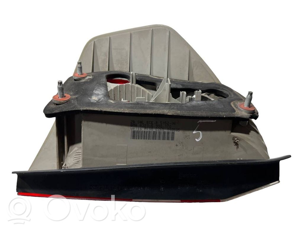 Aizmugurējais lukturis virsbūvē