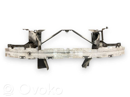 Priekšpusē bampera sija / balka