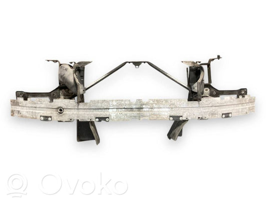 Priekšpusē bampera sija / balka