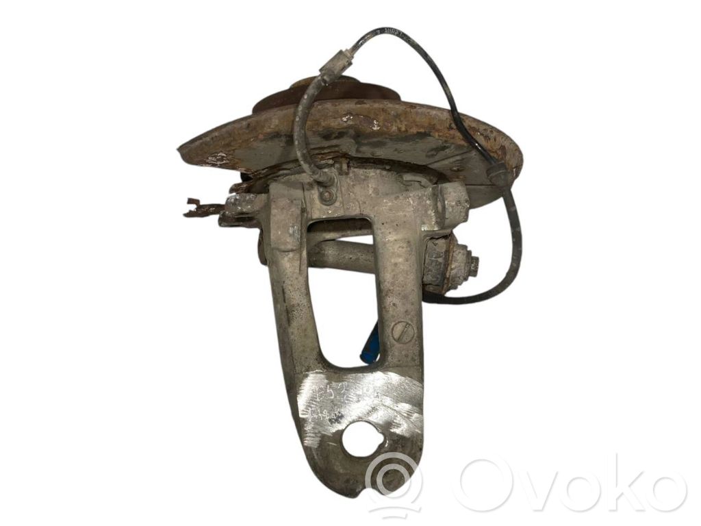 Aizmugurē riteņa rumbas vārpstas šarnīrs (stupica, capfa)