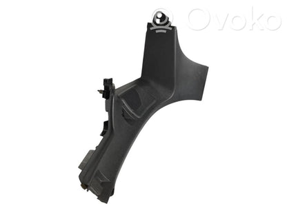 (D) statņa dekoratīvā apdare (apakšdaļa)