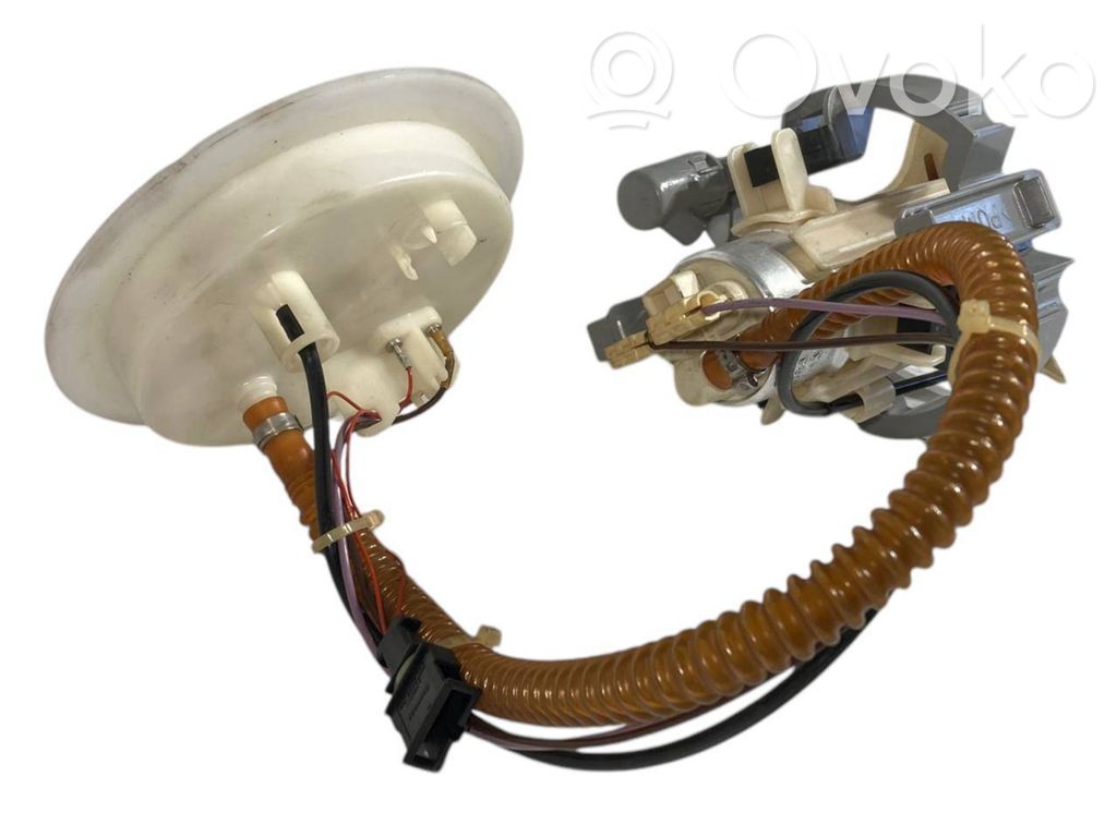 Fuel pump (in the fuel tank)