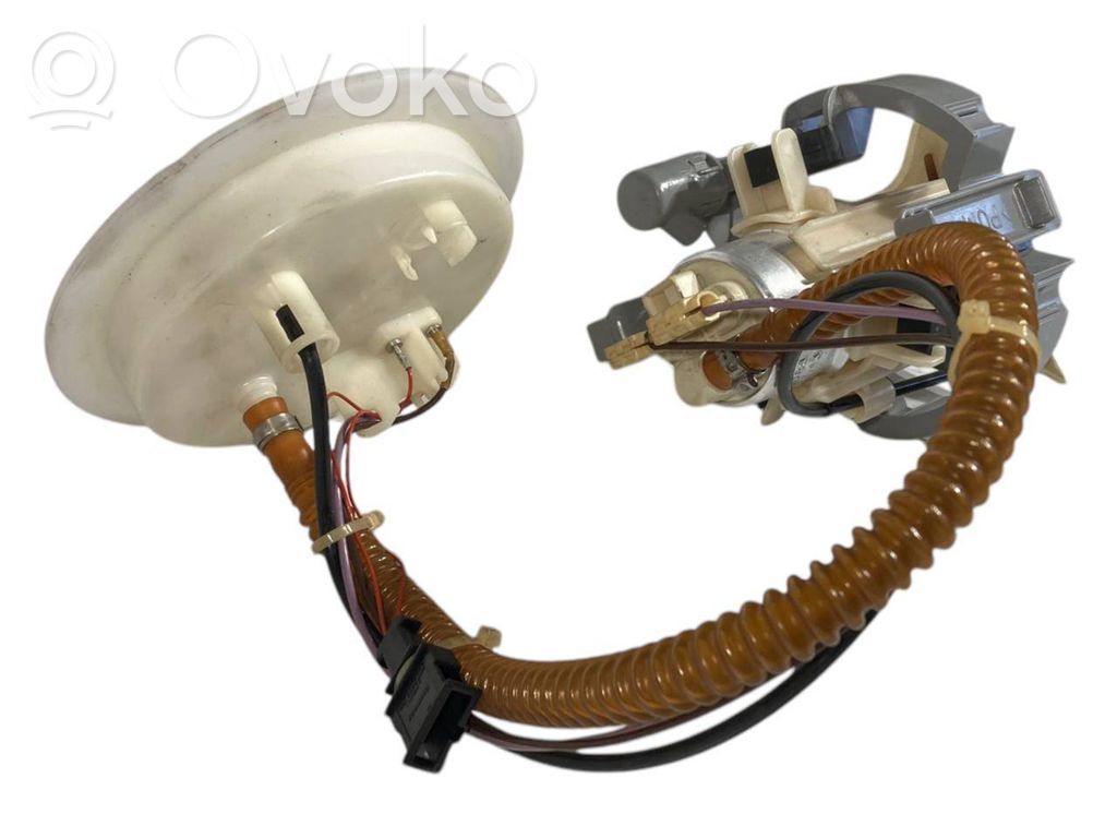 Fuel pump (in the fuel tank)