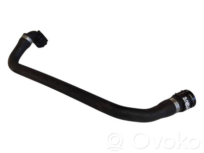 Caurulīte (-es) / šļūtene (-es)