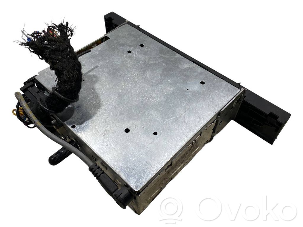 Radio / CD/DVD atskaņotājs / navigācija