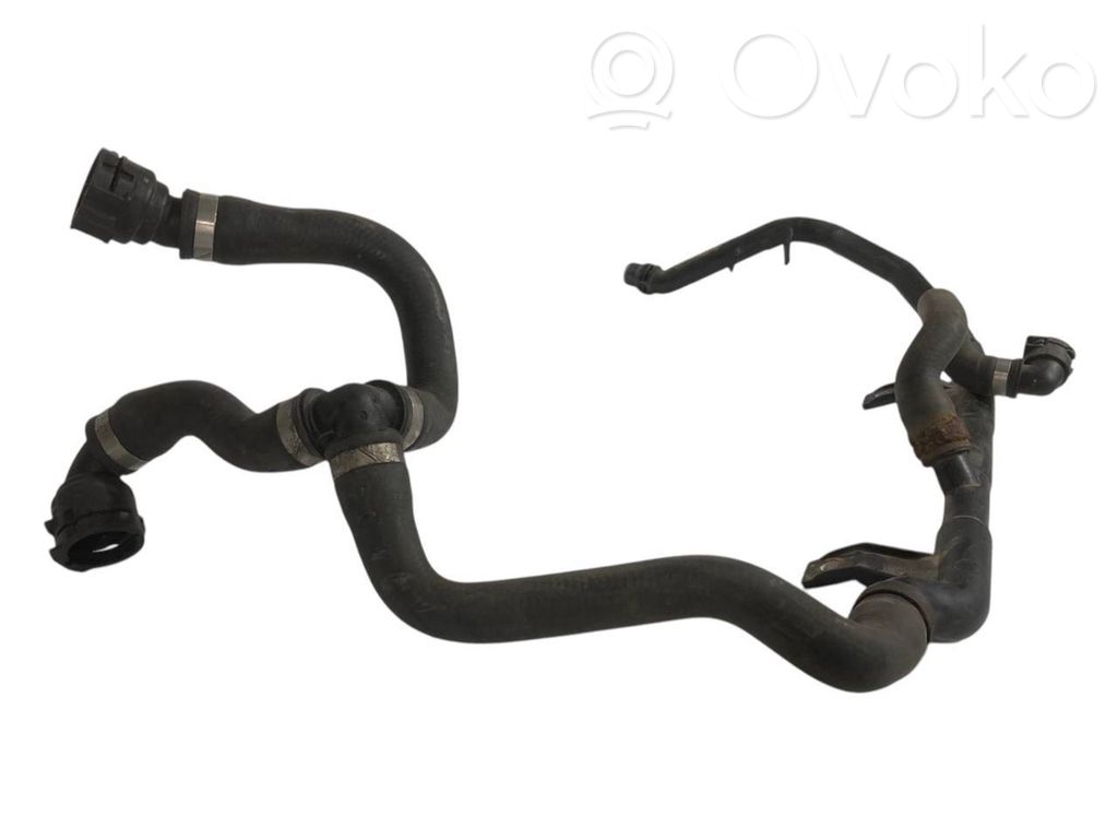 Caurulīte (-es) / šļūtene (-es)