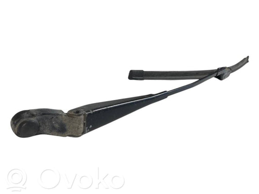 Priekšējā loga tīrītāja kājiņa