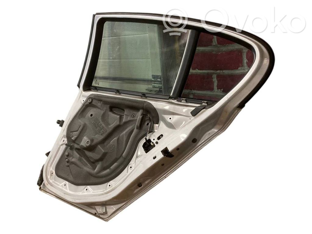 Aizmugurējās durvis