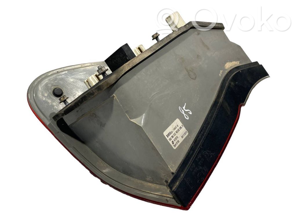 Aizmugurējais lukturis virsbūvē