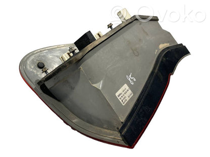 Aizmugurējais lukturis virsbūvē