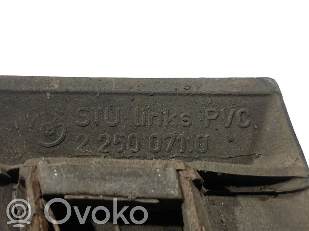 Spārna dekoratīvā apdare (moldings)