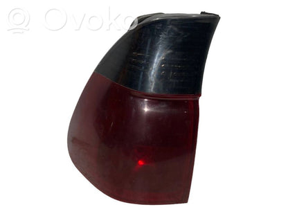 Aizmugurējais lukturis virsbūvē