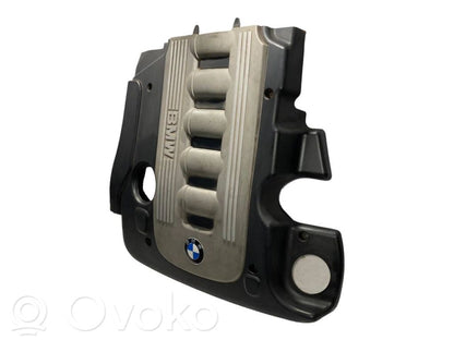 Dzinēja pārsegs (dekoratīva apdare)