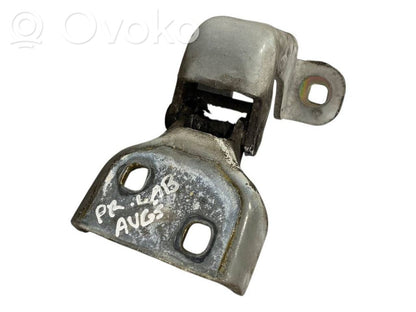 Priekšpusē augšējā vira (eņģe)