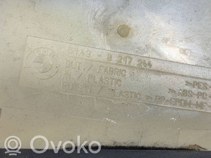 (B) statņa dekoratīvā apdare (augšdaļa)