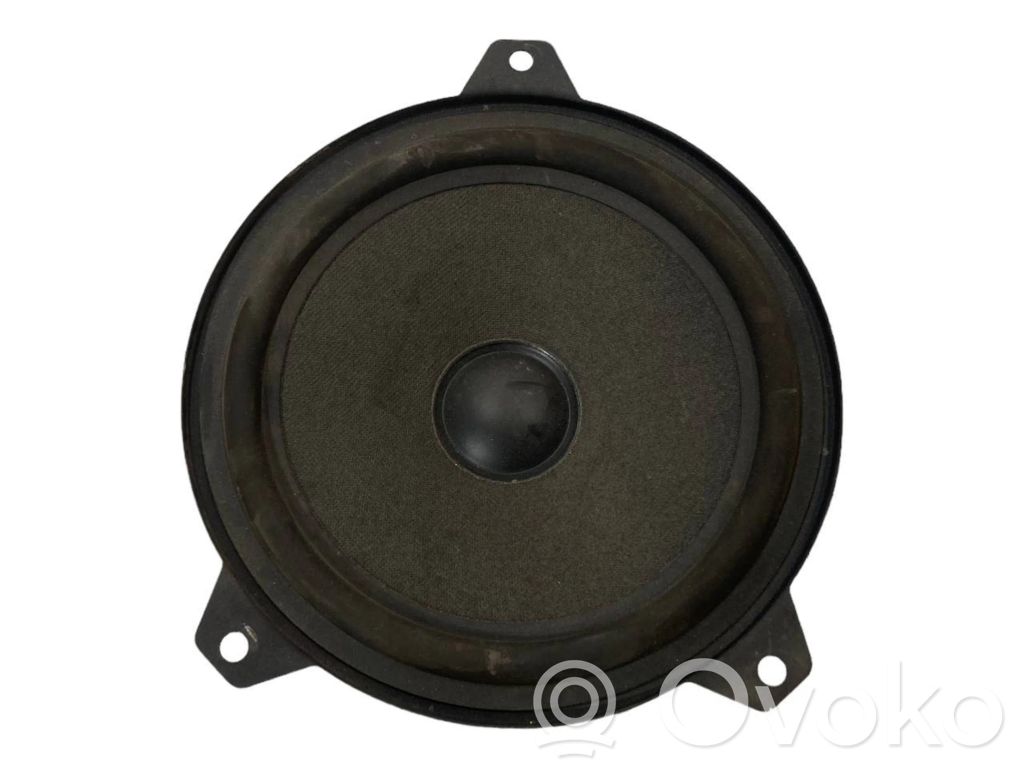 Динамик(и) в передней двери